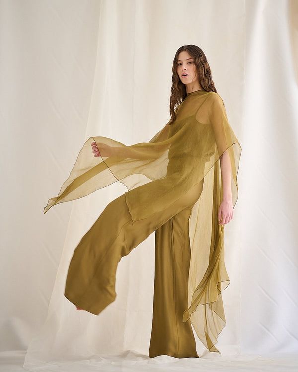 A beautiful wedding officiant outfit option.
